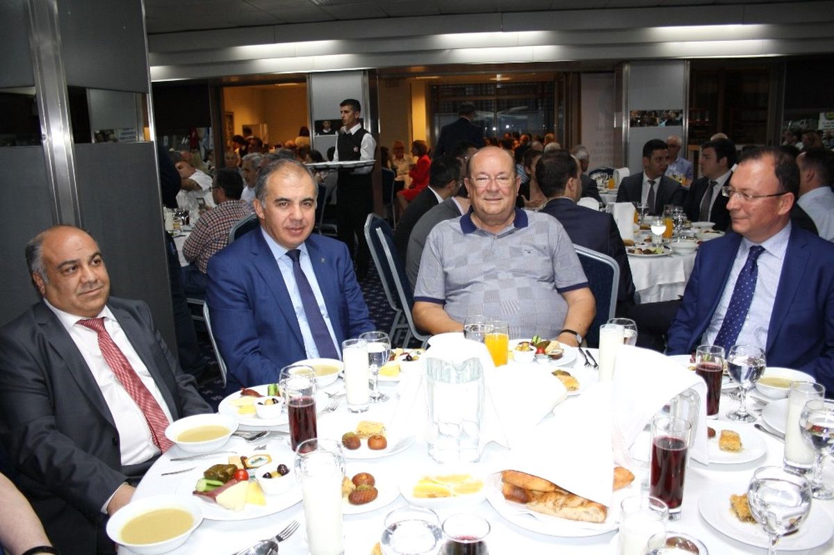 Esnaf ve Sanatkarlar İftar Yemeğinde Buluştu