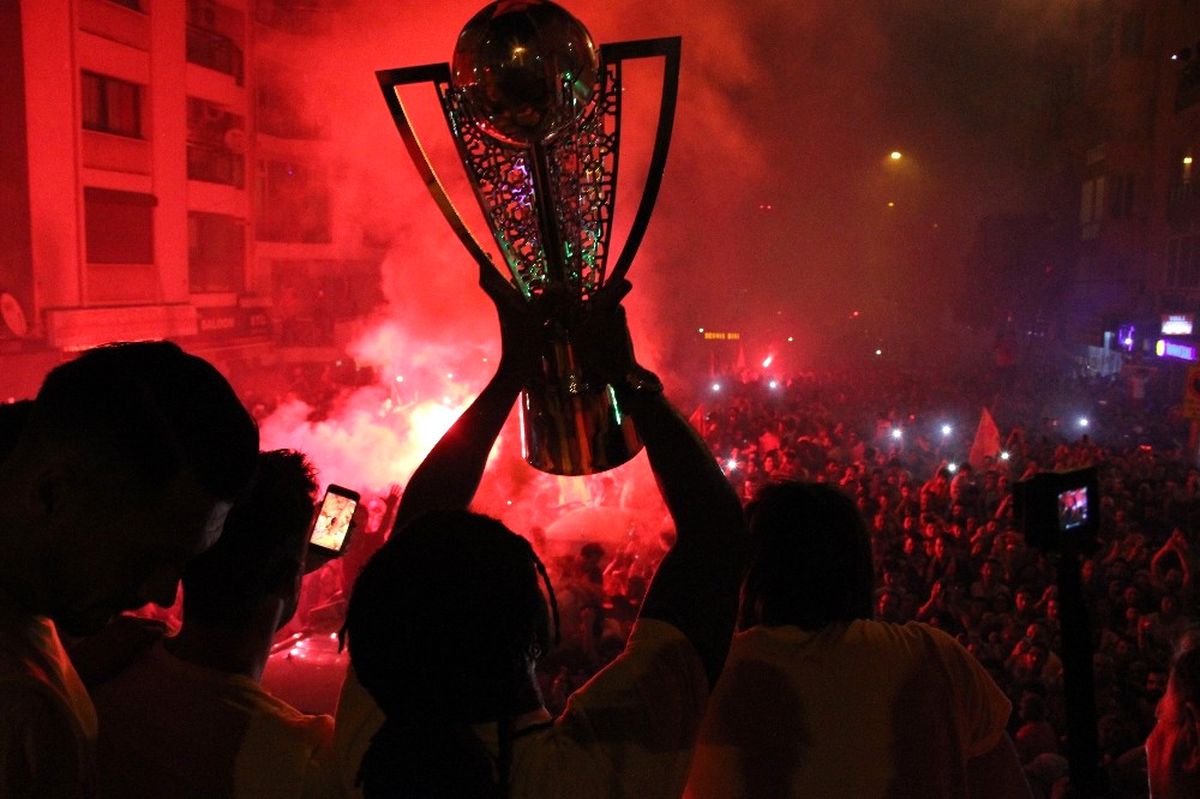 Göztepe Kupayla Turladı