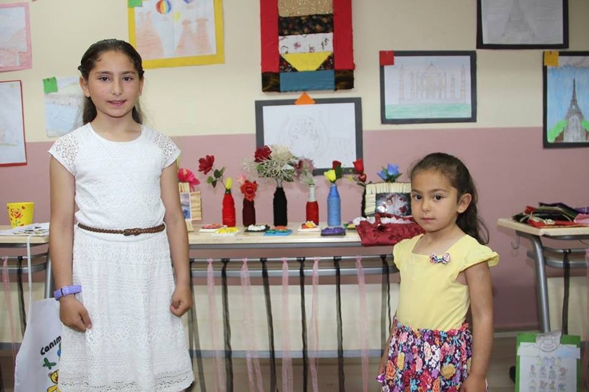 İki Sınıf Bir Sergi