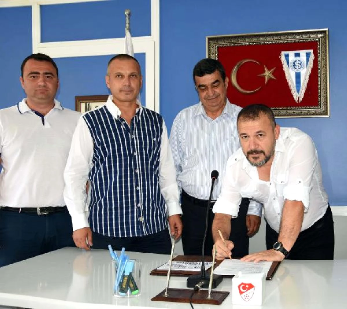 İzmirspor\'da Saray İmzaladı