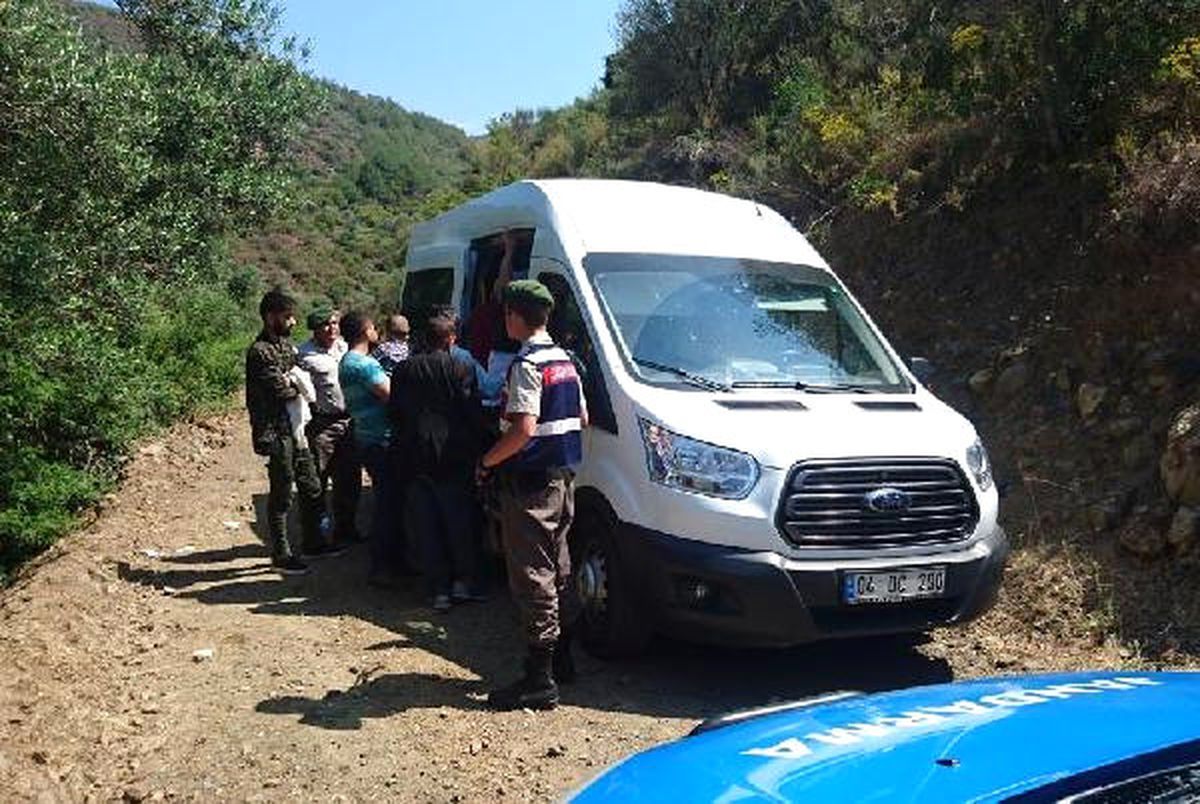 Karaburun\'da 7 Göçmen Yakalandı (2)