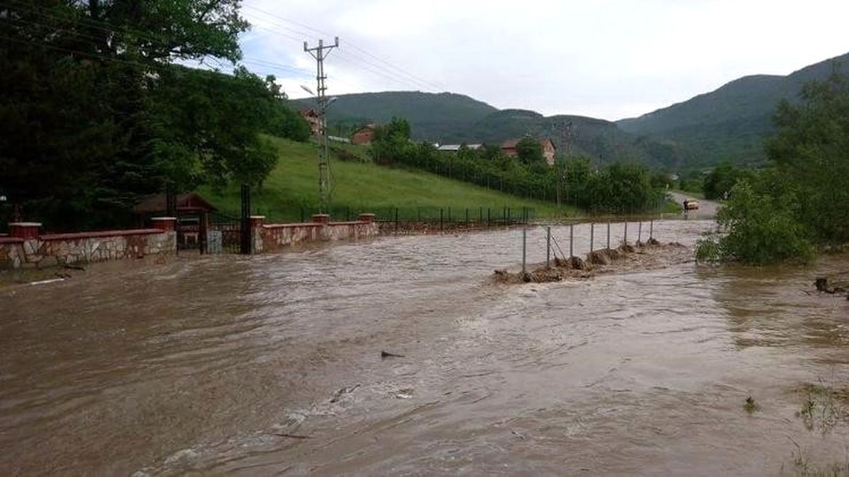 Kastamonu\'da Sağanak Yağış Tarım Arazilerine Zarar Verdi
