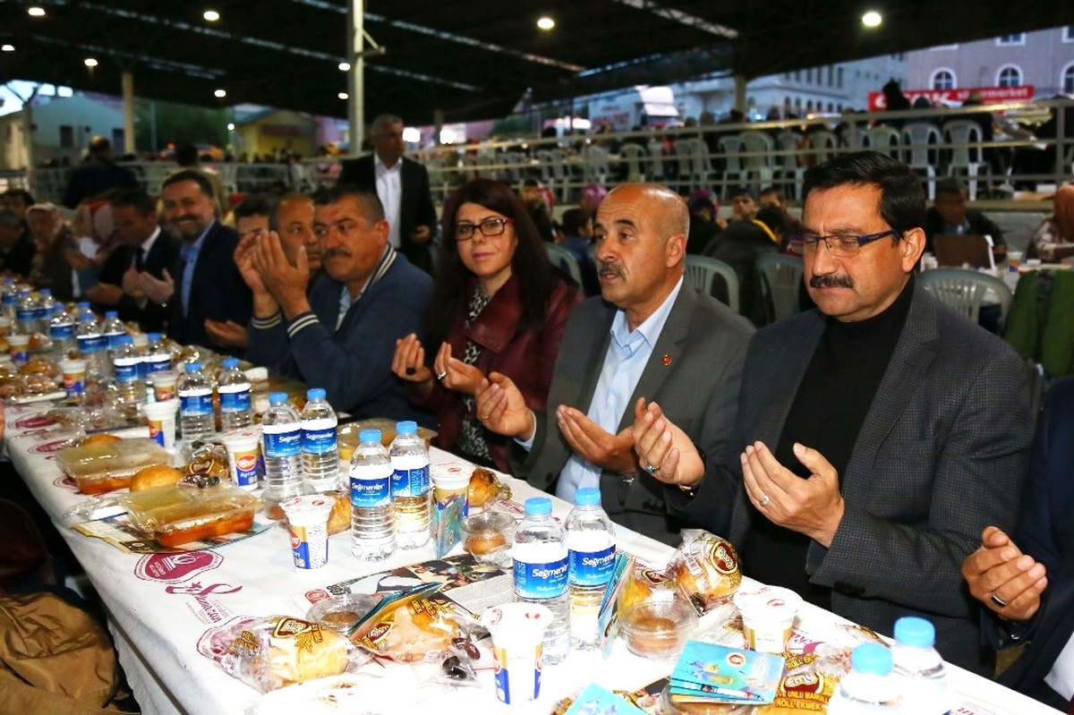Keçiören\'de Üç Mahalleli Aynı Sofrada Buluştu