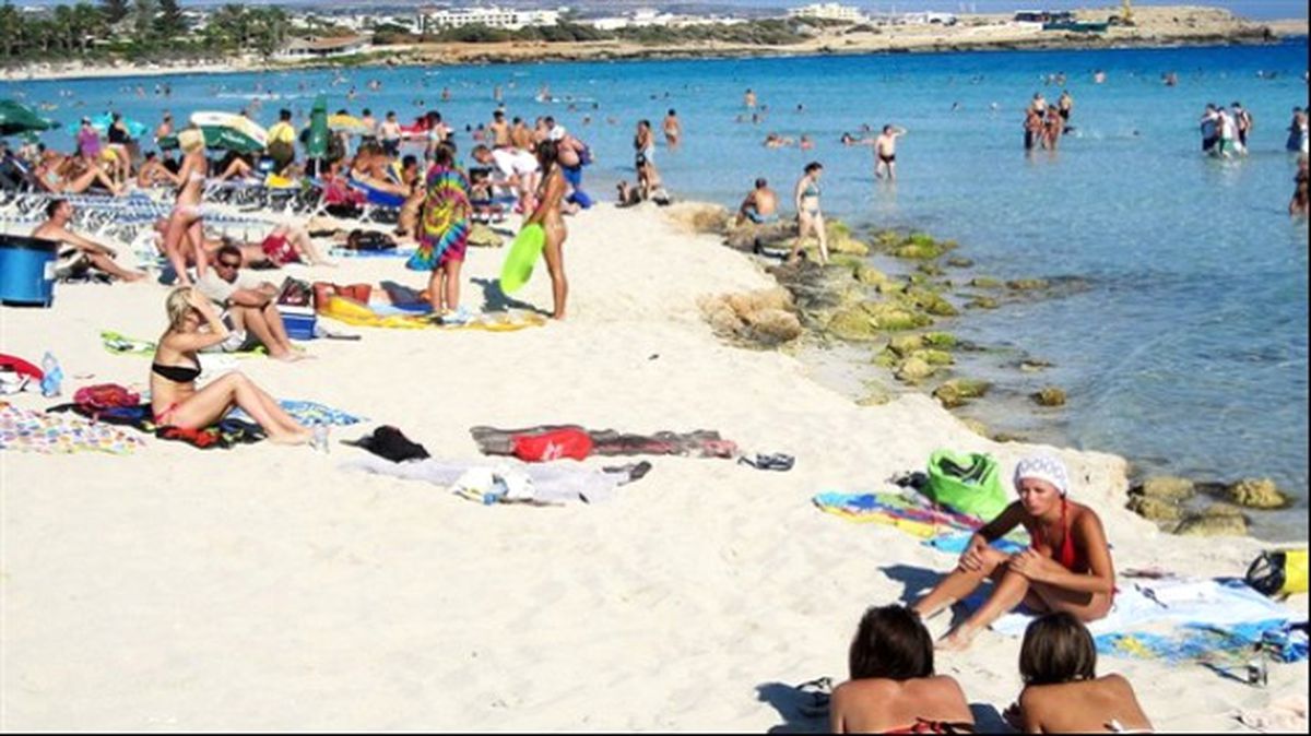 KKTC\'de Deniz Sezonu Açıldı