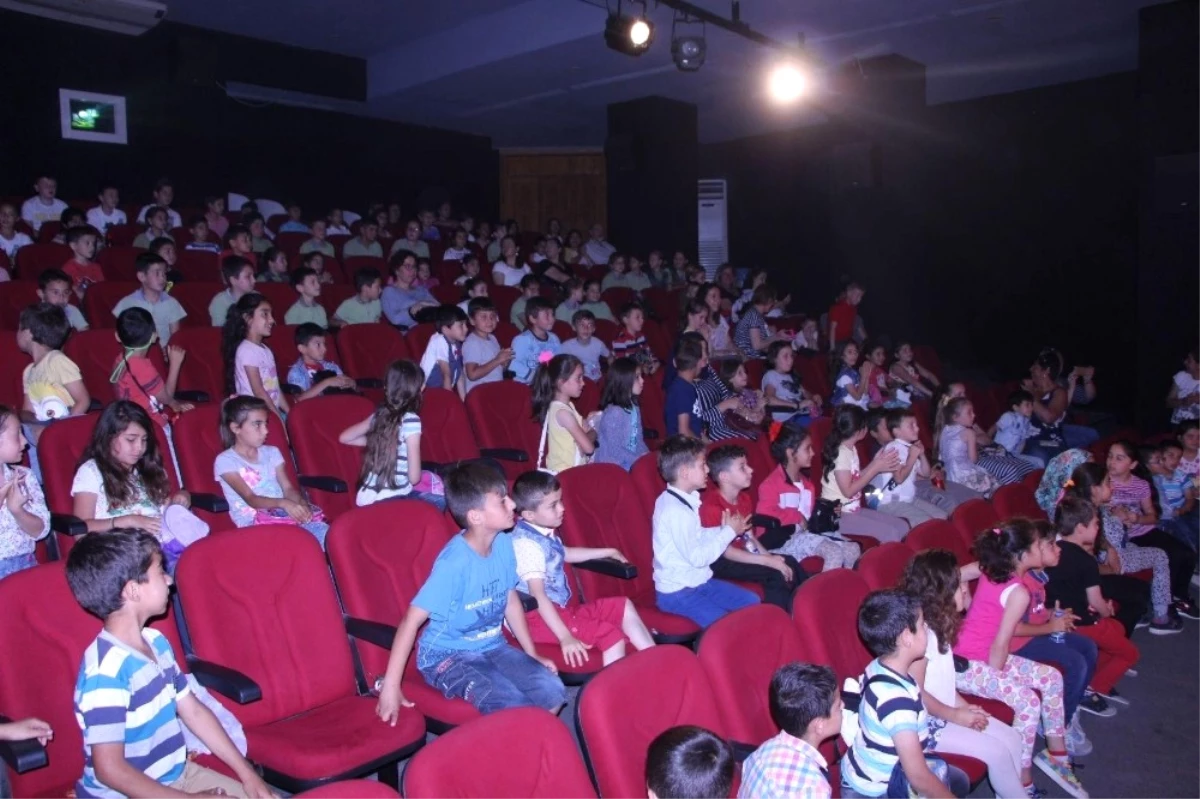 Kuşadası Belediye Tiyatrosundan Çevre Gününe Özel Oyun