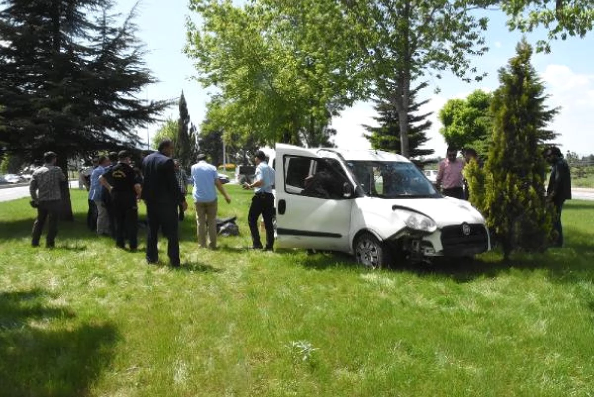 Kütahya\'da Polis Aracı Kaza Yaptı: 2 Yaralı