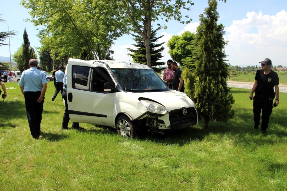 Kütahya\'da Trafik Kazası, 2 Emniyet Mensubu Yaralandı