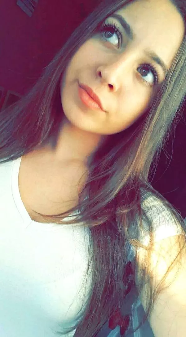 ayni kiza ait fotograflar