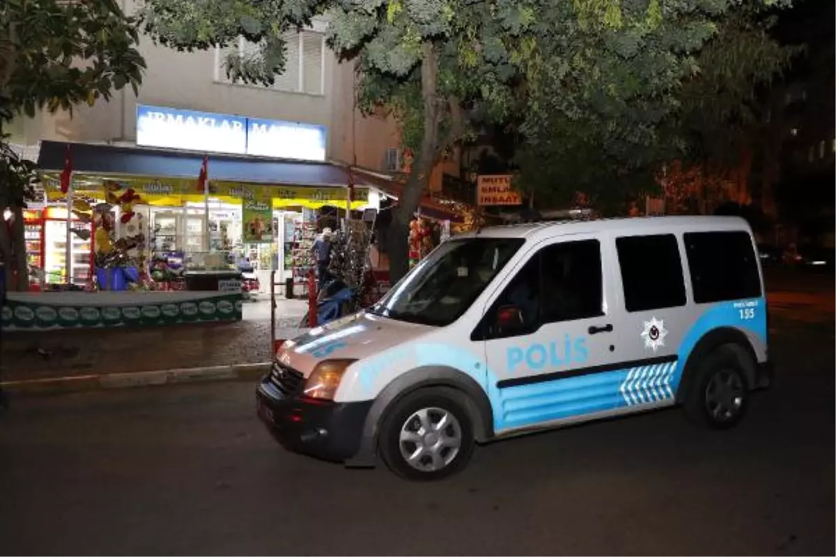 Markete Giren Hırsız \'Avuç\' Dolusu Parayı 1 Dakikada Çaldı
