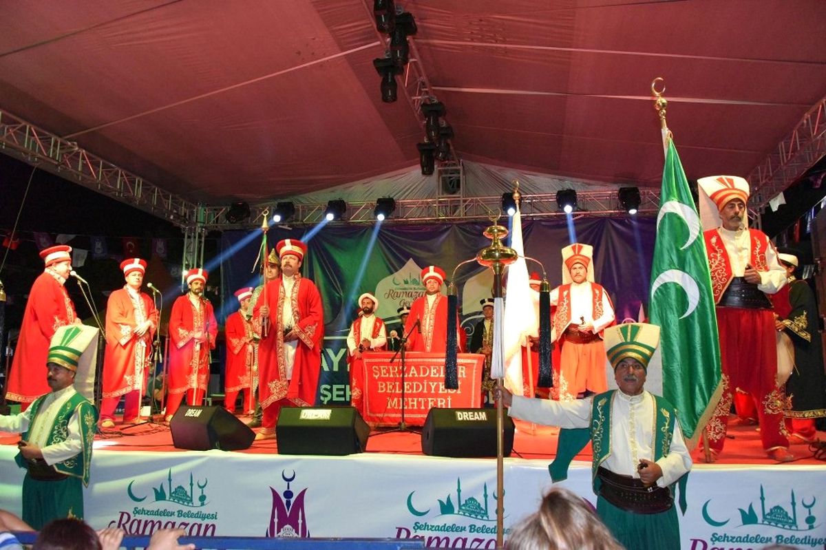 Mehter Çaldı Vatandaş Coştu