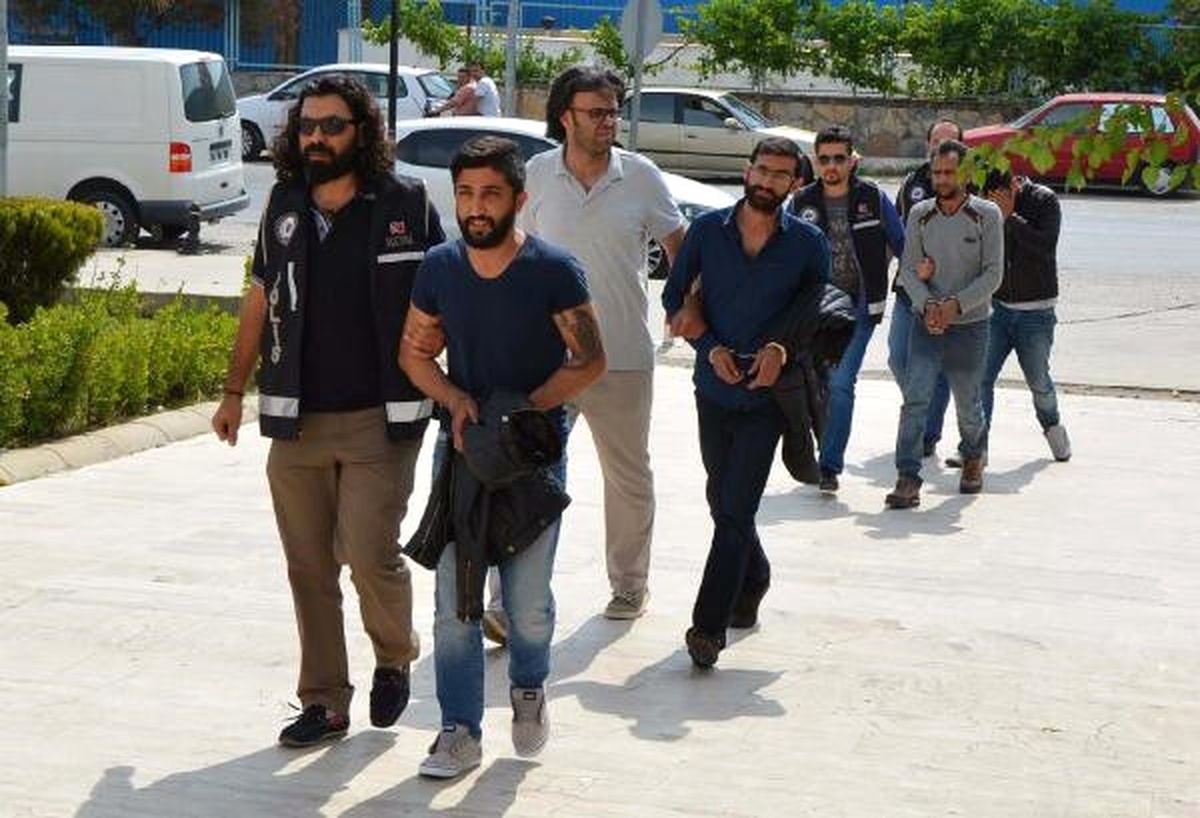 Milas\'ta 98 Kaçak Yakalandı, 3 Orgarizatör Tutuklandı