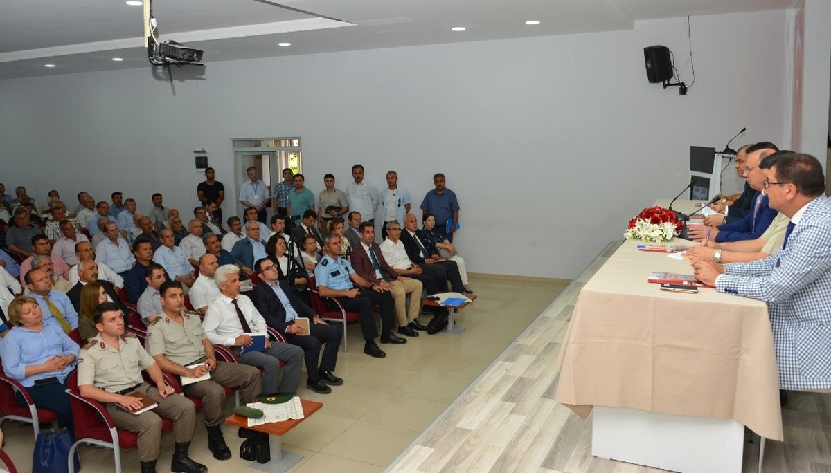 Muğla Valisi Amir Çiçek Milas\'ta Muhtarlarla Buluştu