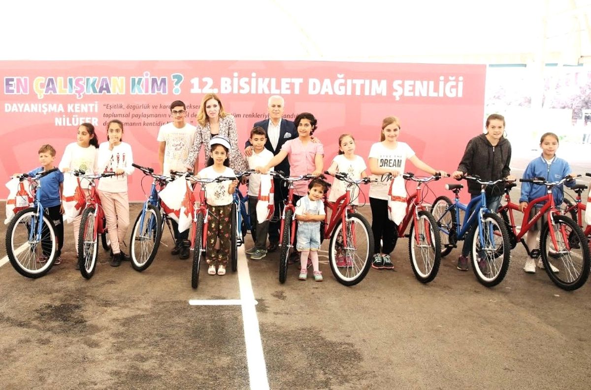 Nilüfer Belediyesi Başarılı Öğrencileri Bisikletle Ödüllendirdi