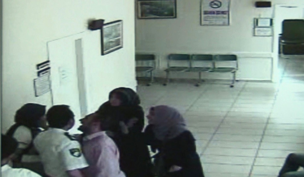 Bayan Doktora Yumruk Atıp Makasla Saldıran Zanlı Tutuklandı