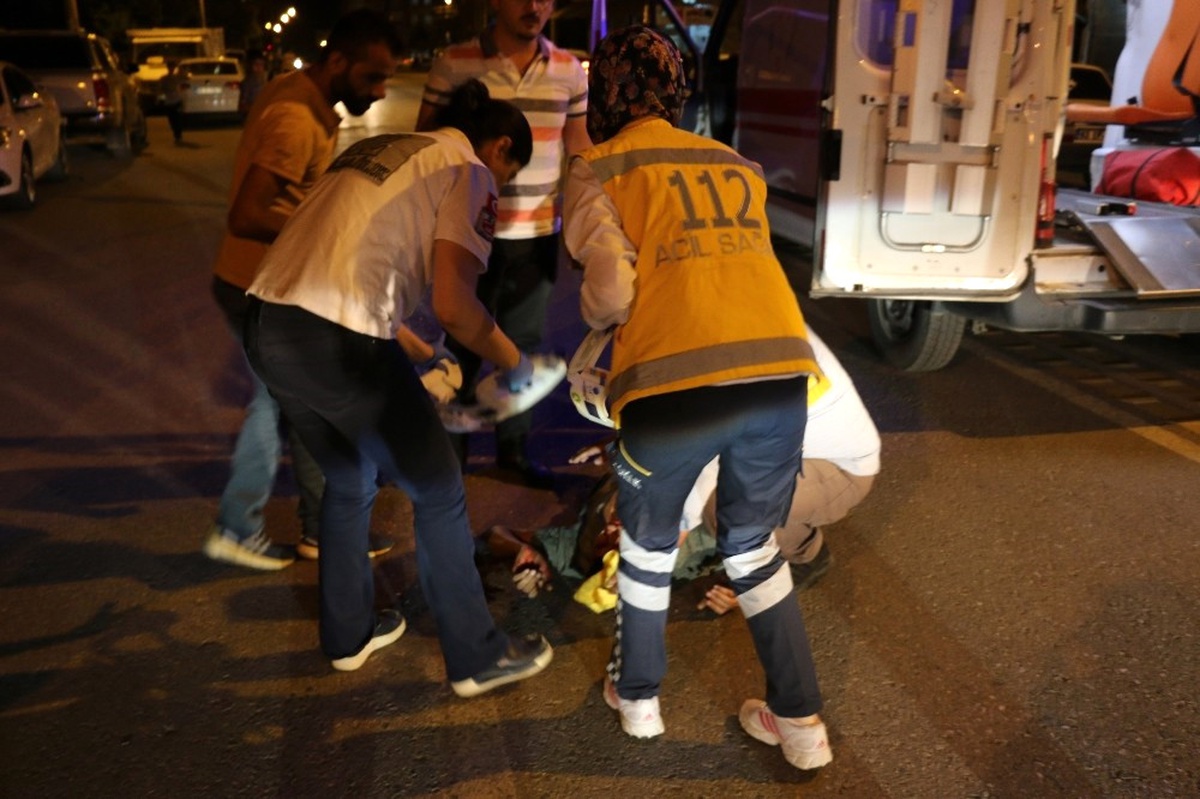 Şanlıurfa\'da Otomobil ile Motosiklet Çarpıştı: 2 Yaralı
