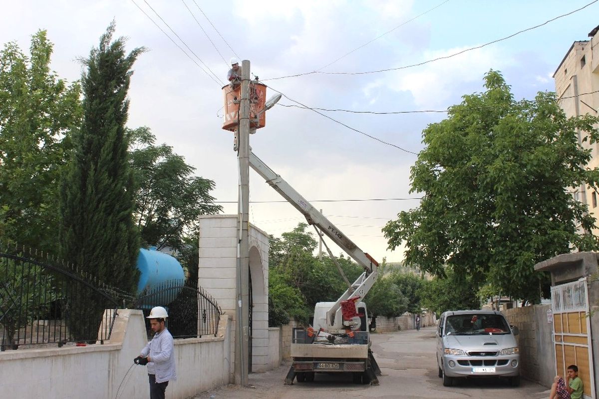 Şiddetli Rüzgar Elektrik Tellerini Kopardı