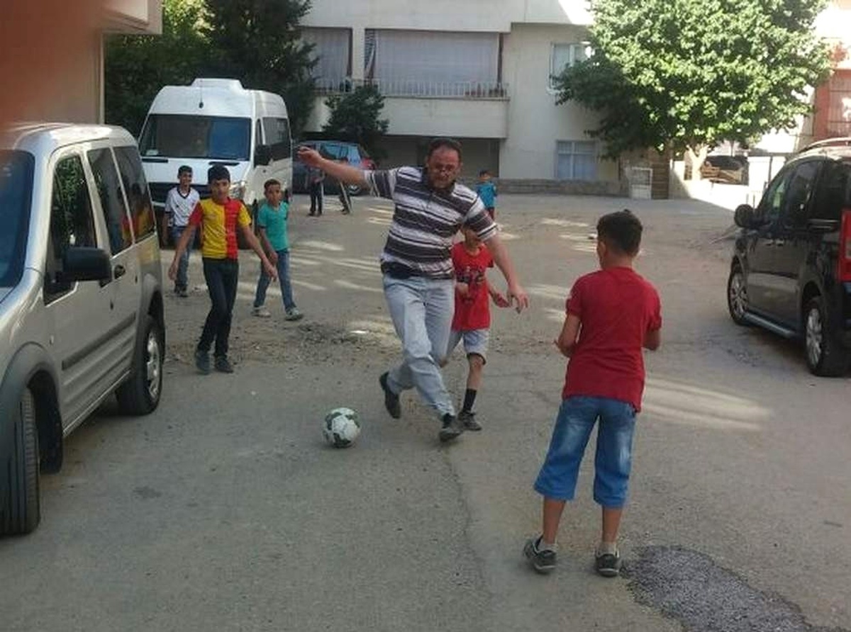 Siirtli Gençler Belediyeden Halı Saha İstiyor