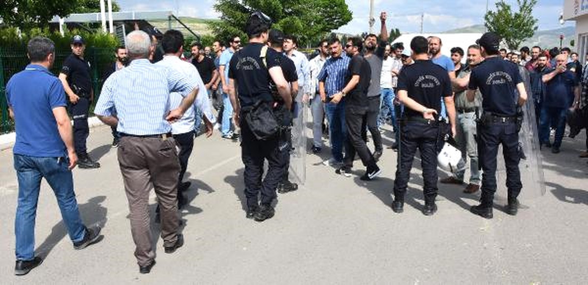 Sivas\'ta İşten Çıkarılan Fabrika İşçilerinden Eylem