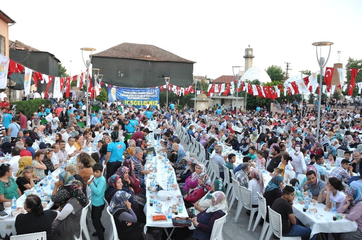 Tarsus\'ta 10 Günde 60 Bin Kişiye İftar, 20 Bin Kişiye Sahur