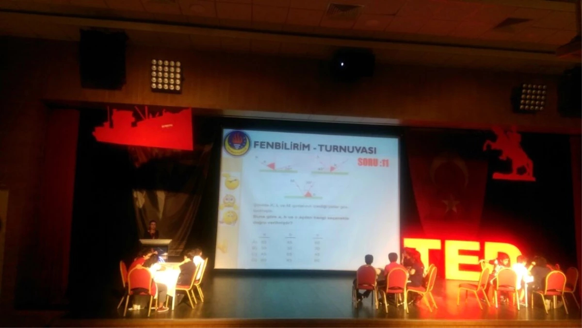 Ted\'li Öğrenciler Bilgi Yarışmasında Kıyasıya Yarıştı