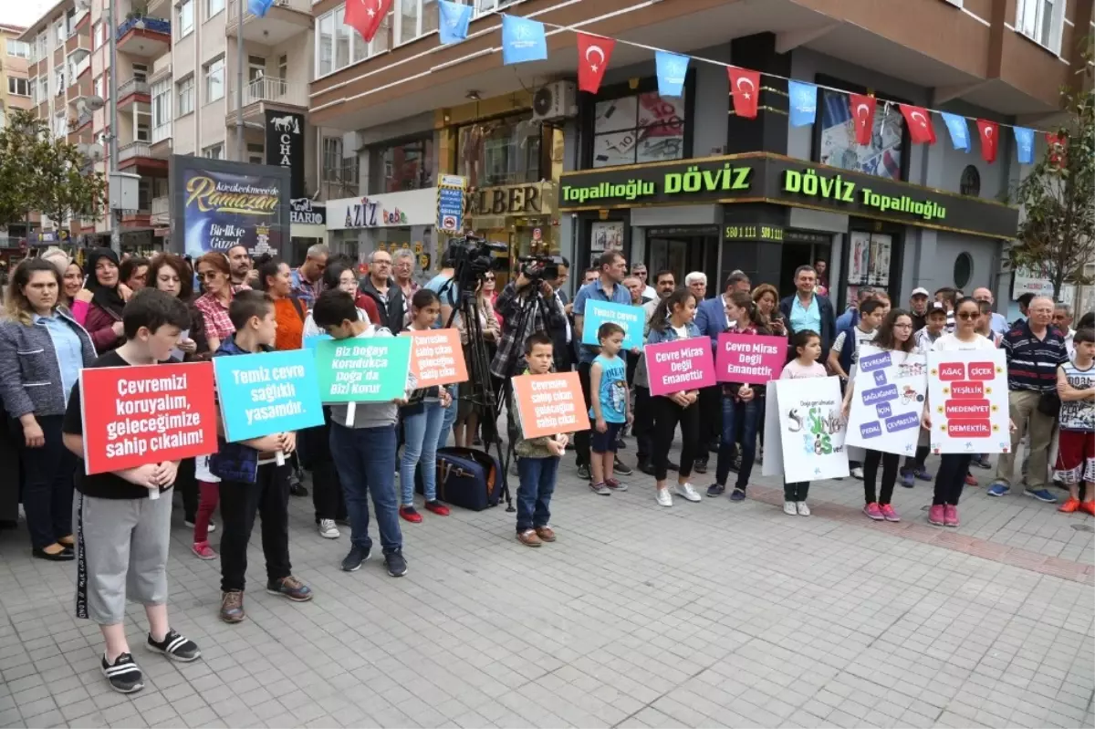 Temizlik İşçileri Önce Sokakları Temizledi, Sonra Konser Verdi