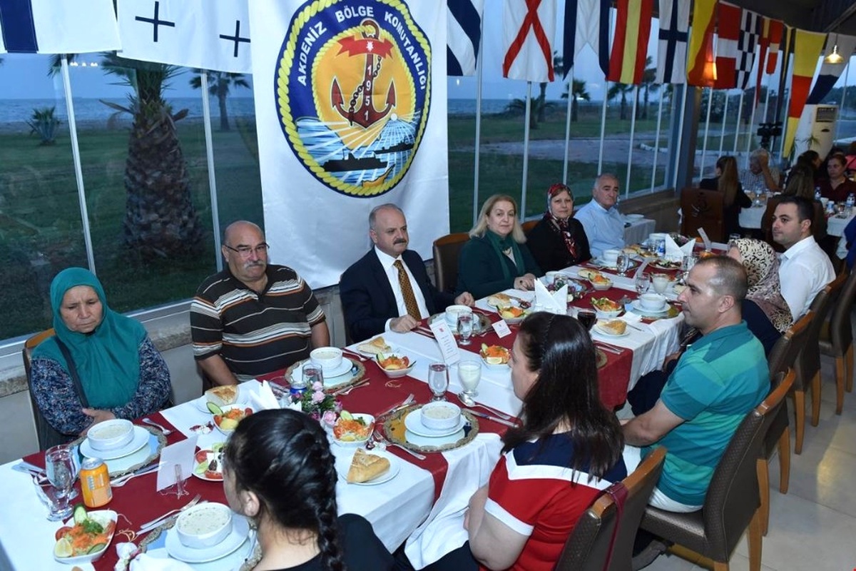 Vali Çakacak, Şehit Aileleri ve Gaziler Onuruna Düzenlenen İftara Katıldı