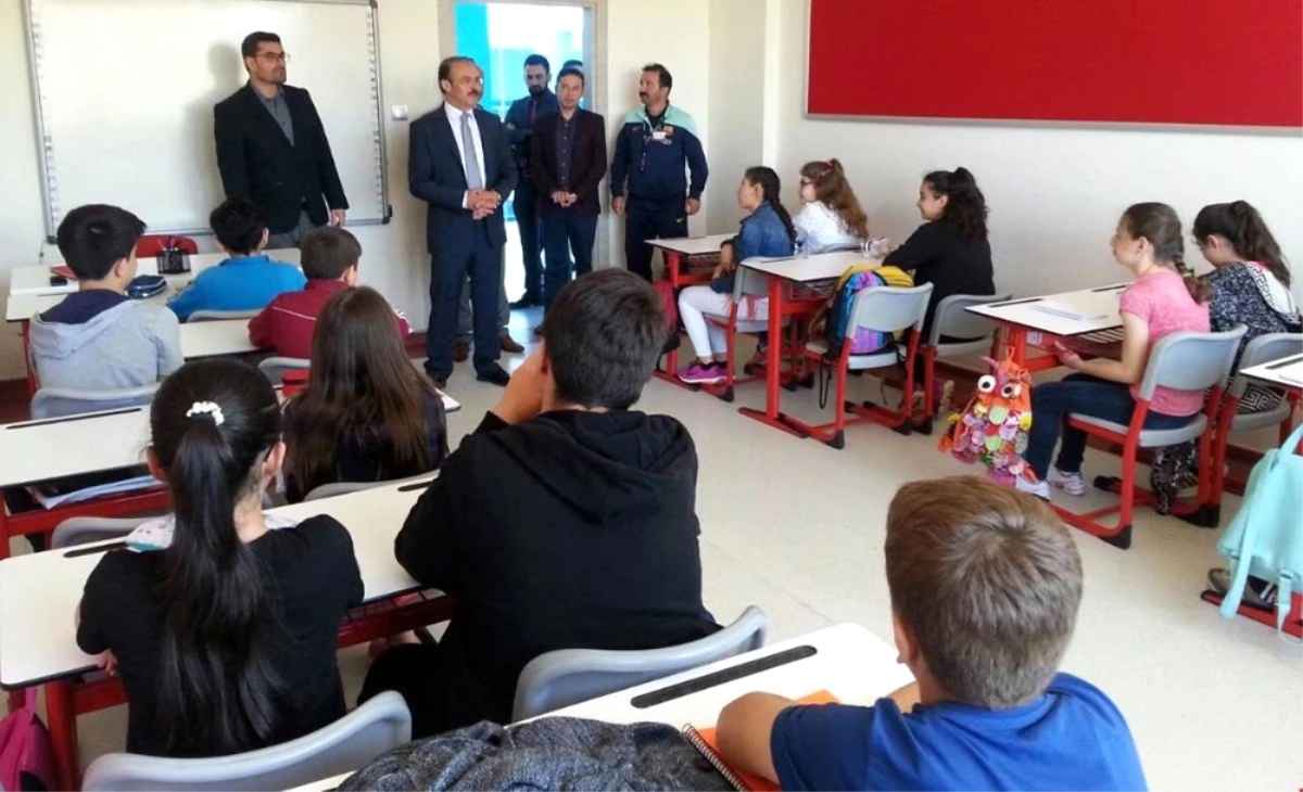 Vali Yurtnaç, Çözüm Koleji Öğrencileriyle Bir Araya Geldi