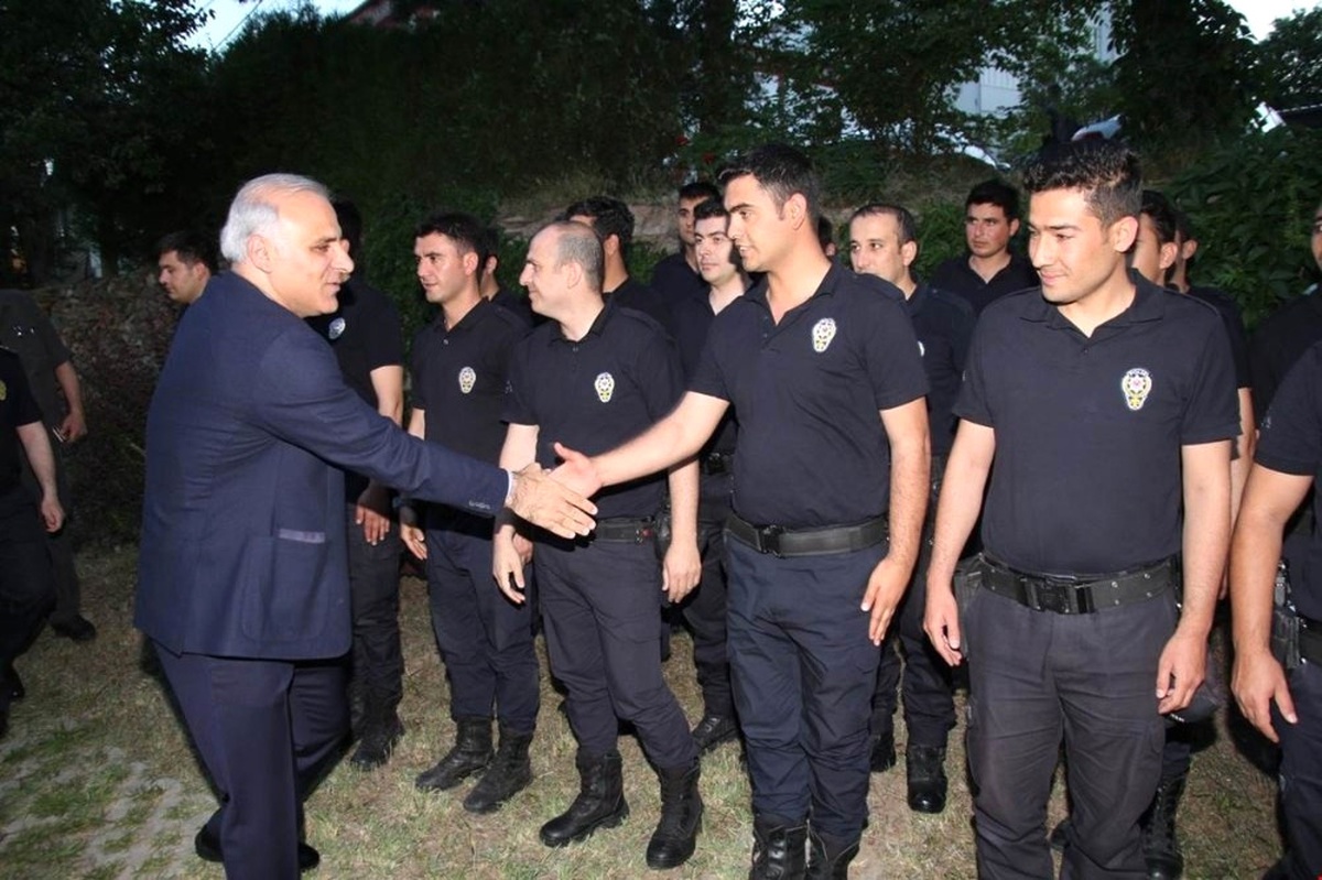 Vali Zorluoğlu, Çevik Kuvveti Ziyaret Etti