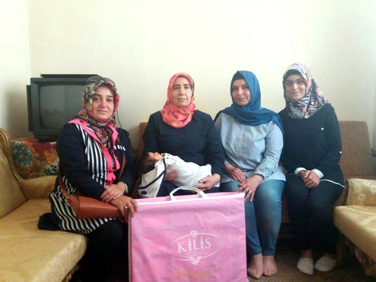 Yeni Doğan Bebeklerin Ailelerine Hediye