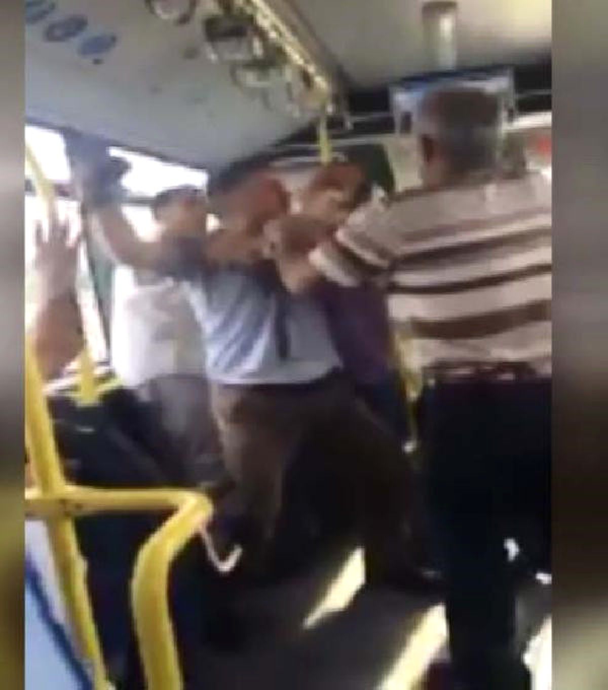 Yeniden) - Metrobüs Şoförüne Silah Çekti