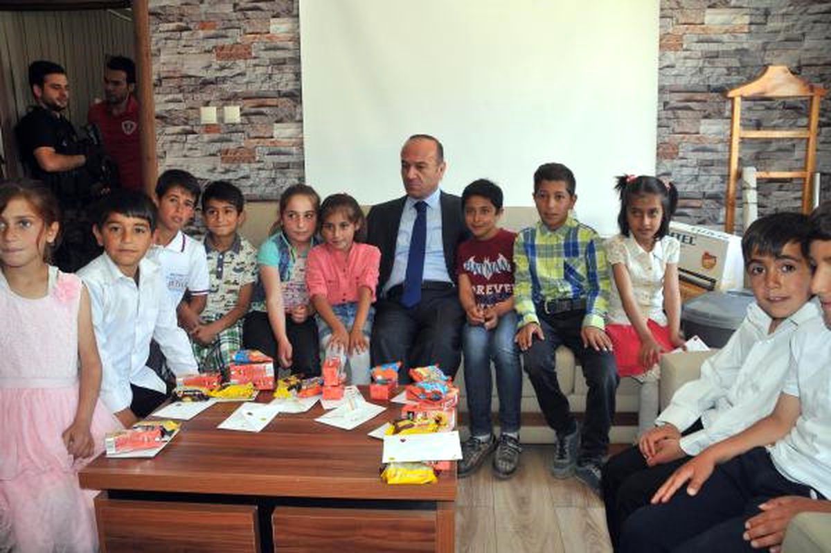 Yüksekovalı Minikler Operasyonlarda Yıkılan Okullarını İstedi