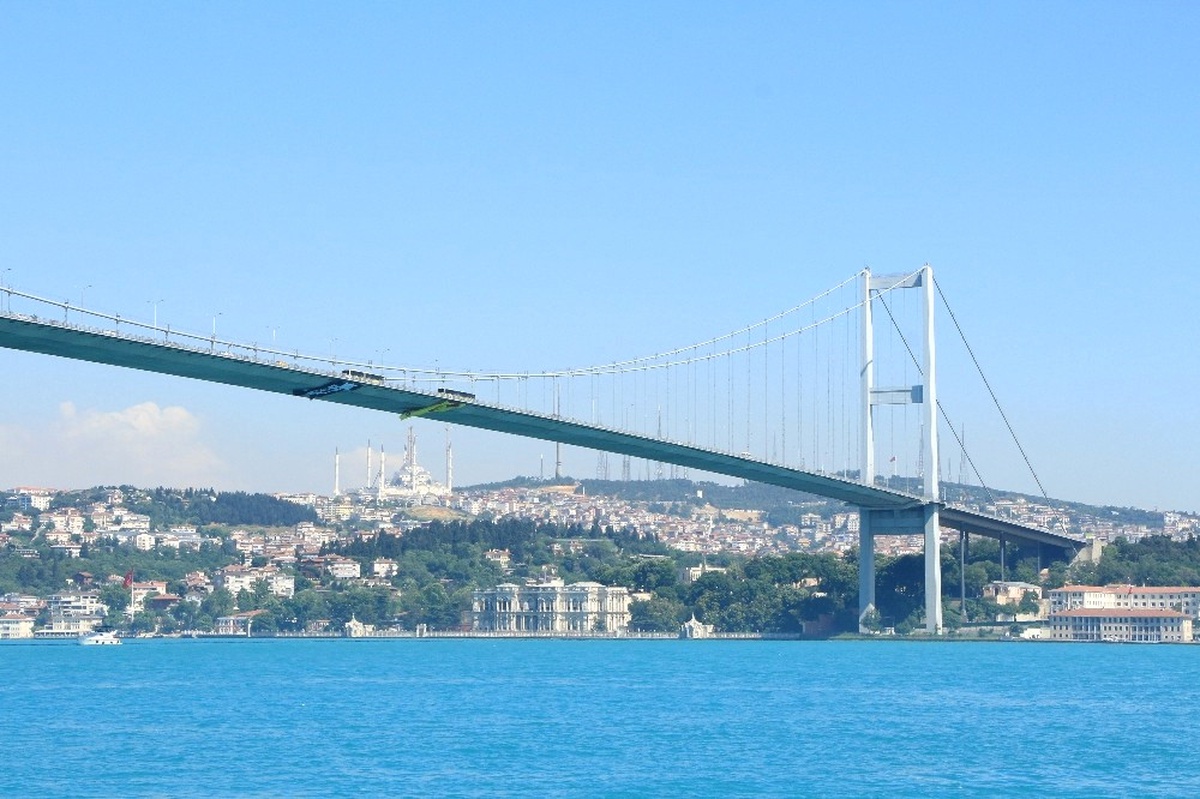 15 Temmuz Şehitler Köprüsü\'ne Göztepe Bayrağı Asıldı