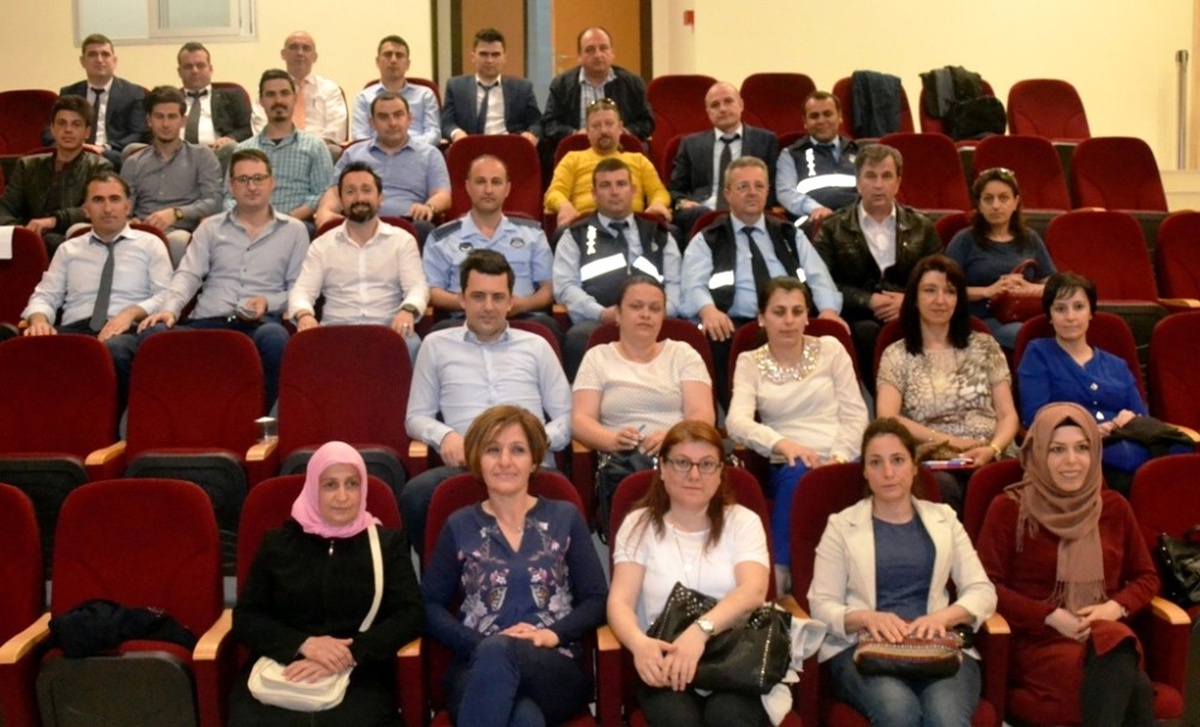 Altınova\'da Belediye Personeline İletişim Eğitimi