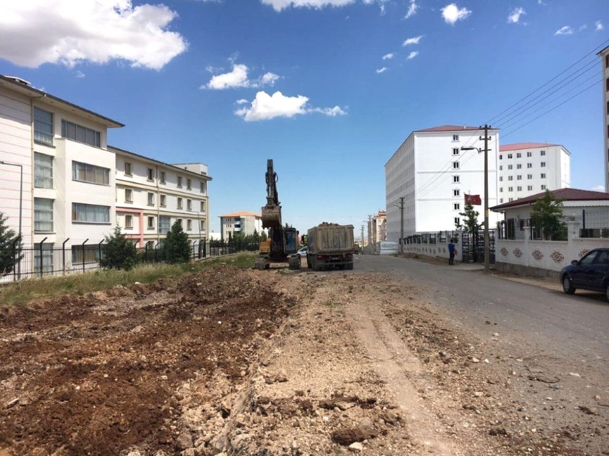 Altınşehirde Yol Genişletme ve Düzenleme Çalışması Yapıldı
