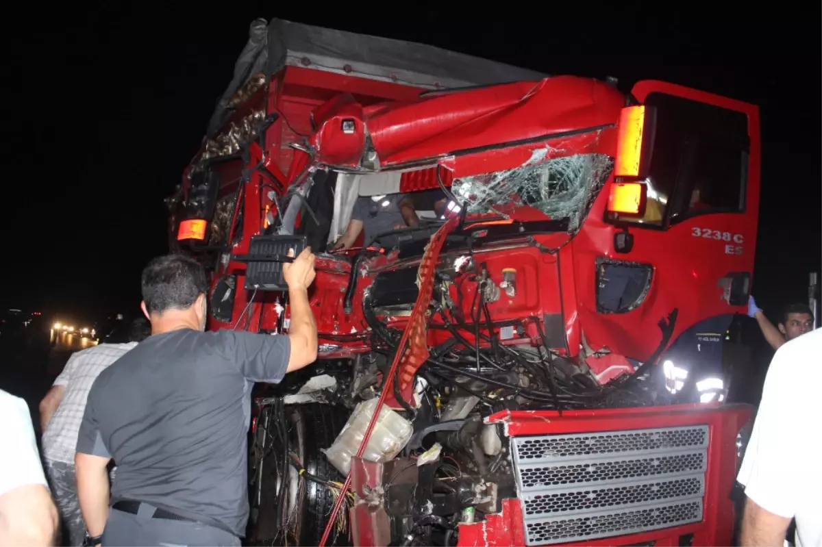 Antalya\'da Trafik Kazası: 1 Ölü, 1 Yaralı