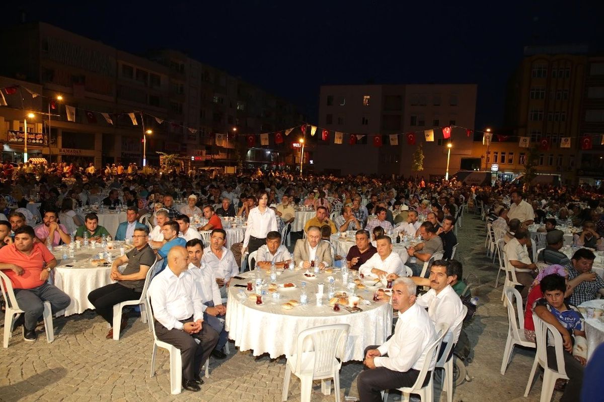 Başkan Türel Demrelilerle İftar Yaptı