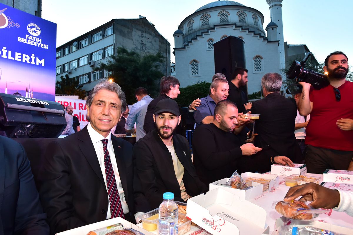 Benzema ve Ümit Akbulut Fatih\'te İftar Programına Katıldı