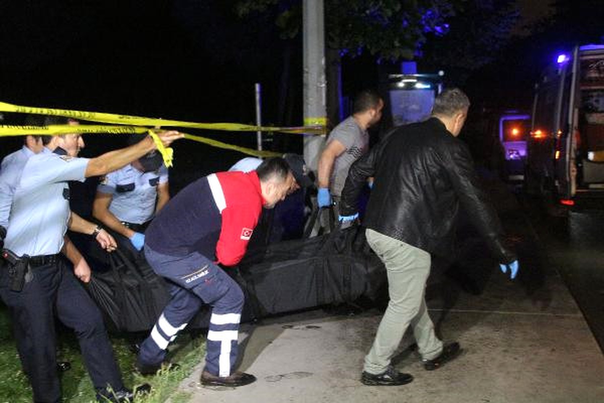 Beyoğlu\'nda Yol Kenarında Erkek Cesedi Bulundu