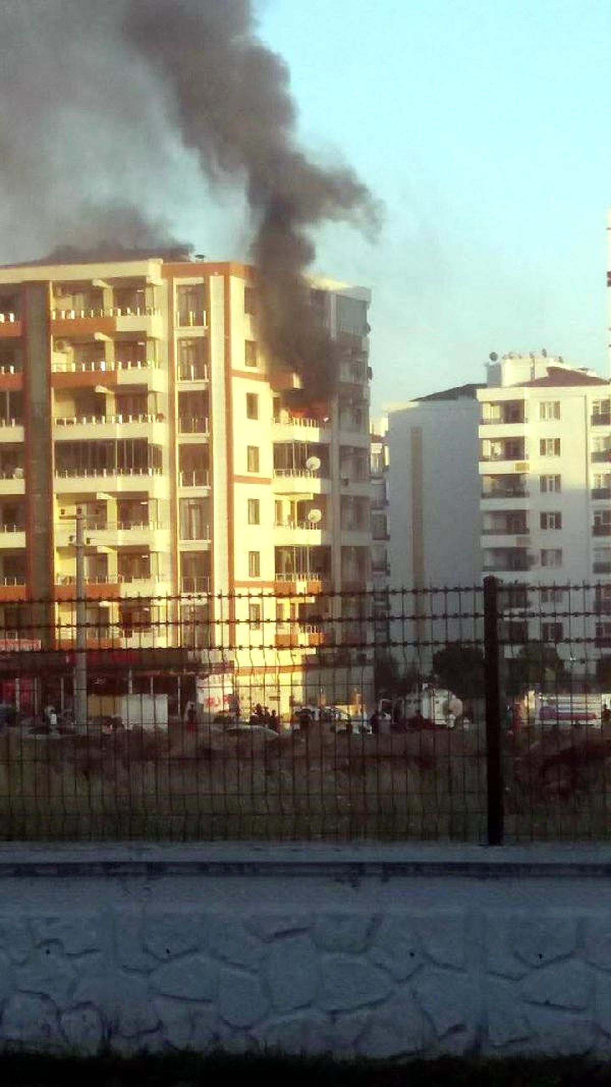 Binada Çıkan Yangın Paniğe Neden Oldu