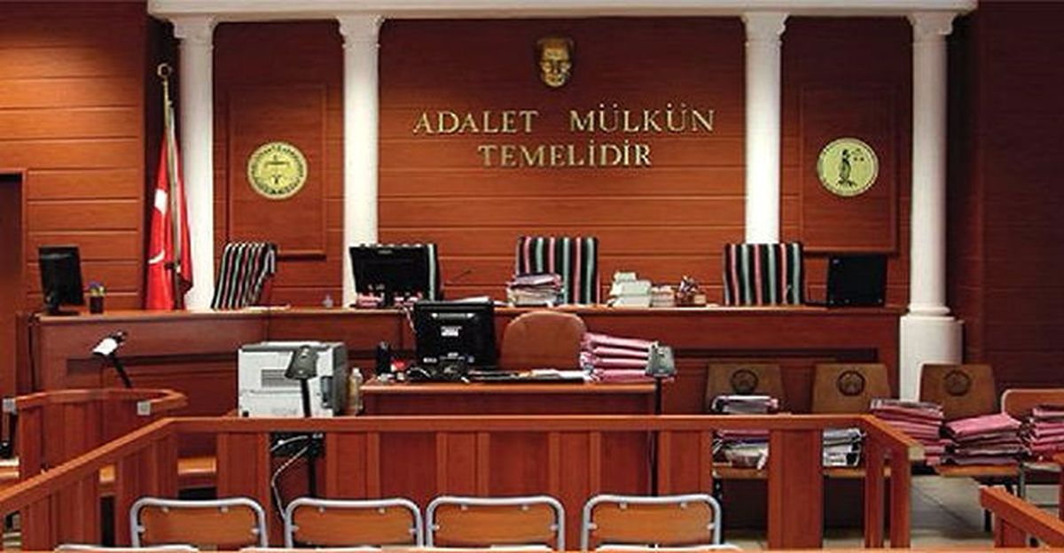 Birliklere Darbe Mesajını Gönderdi, Mahkemede "Komplo" Dedi