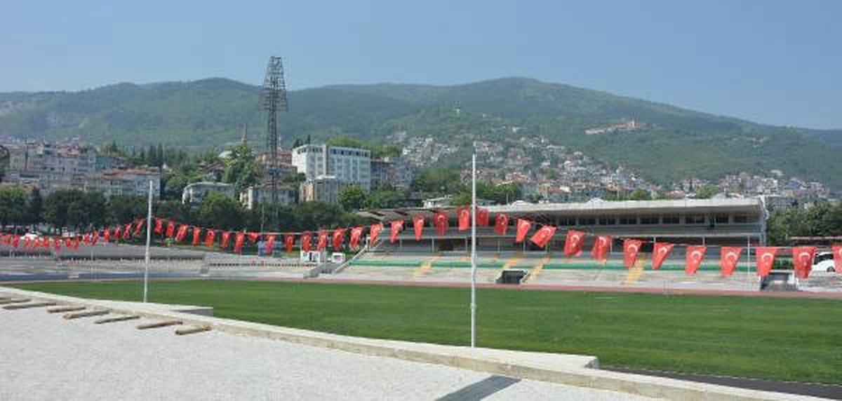 Bursa Atatürk Stadyumu\'nun Tarihi Tribününün Yıkılacağı İddiasına Tepki