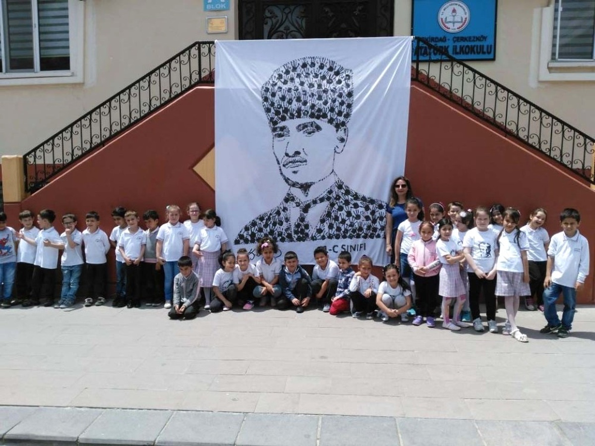 Elleriyle Atatürk Portresi Yaptılar