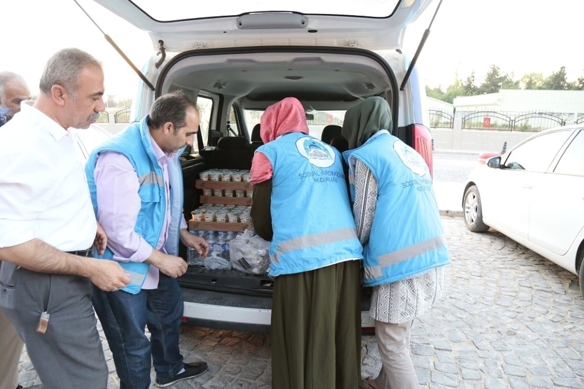 Eyyübiye Belediyesi Hasta Yakınlarına İftar Yemeği Dağıtıyor