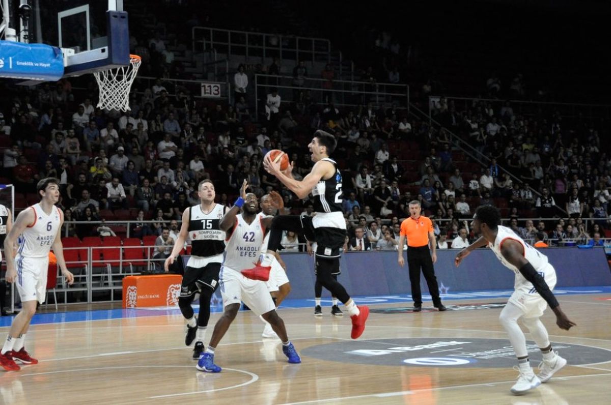 Fenerbahçe\'nin Rakibi Beşiktaş Oldu