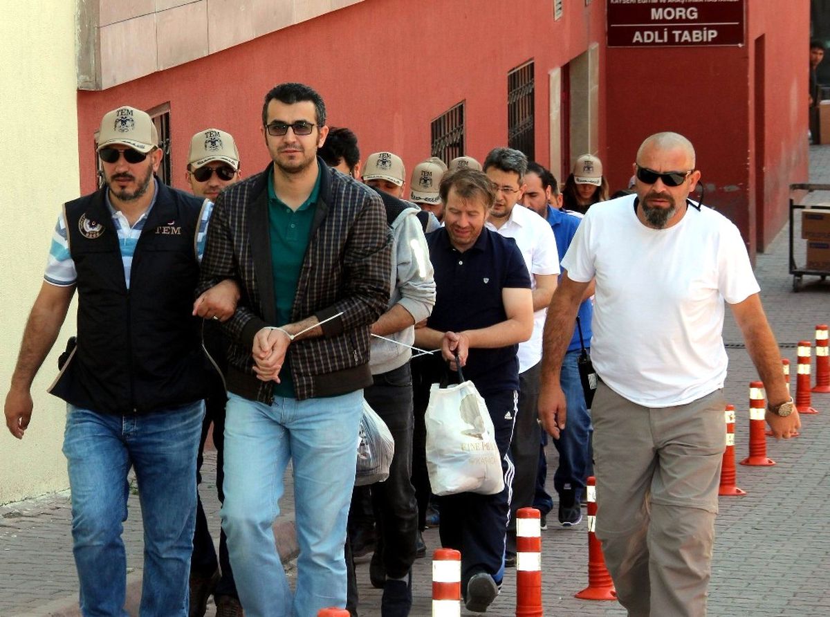 Fetö\'den Gözaltına Alınan 8 Akademisyen Adliyeye Çıkarıldı