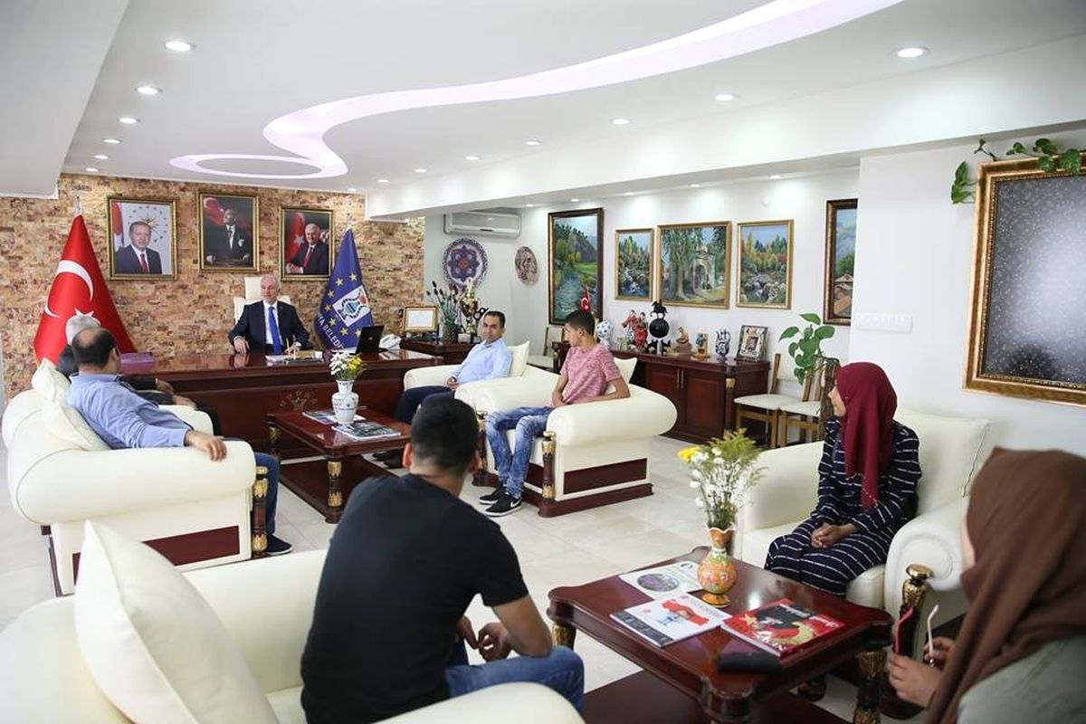 Filistinli Öğrencilerden Başkan Saraçoğlu\'na Teşekkür Ziyareti