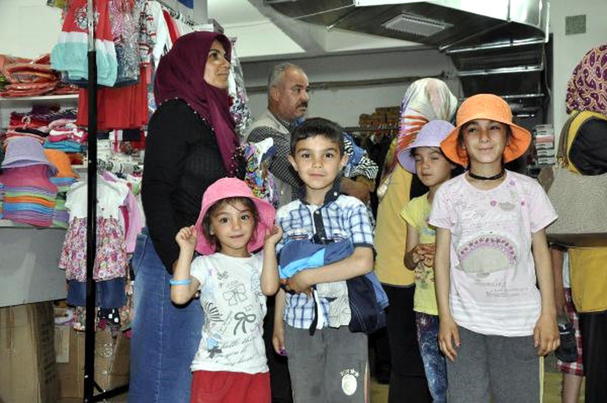 Gaziantep\'te 10 Bin Çocuğa Kıyafet Yardımı