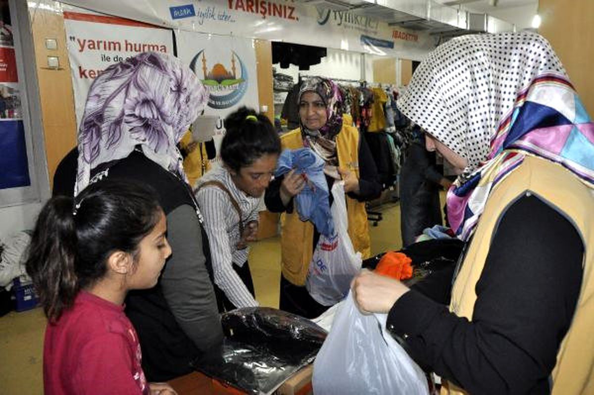 Gaziantep\'te 10 Bin Çocuğa Kıyafet Yardımı