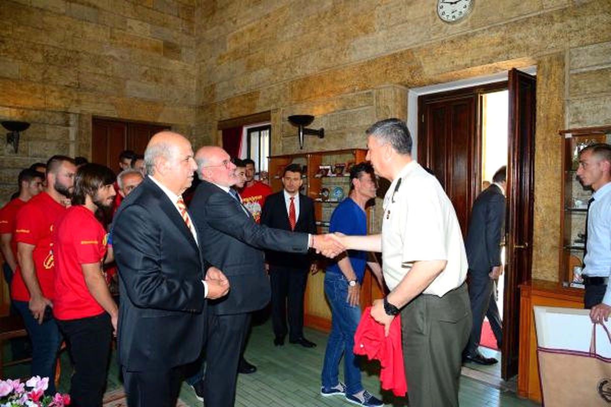 Göztepe Anıtkabir\'i Ziyaret Etti