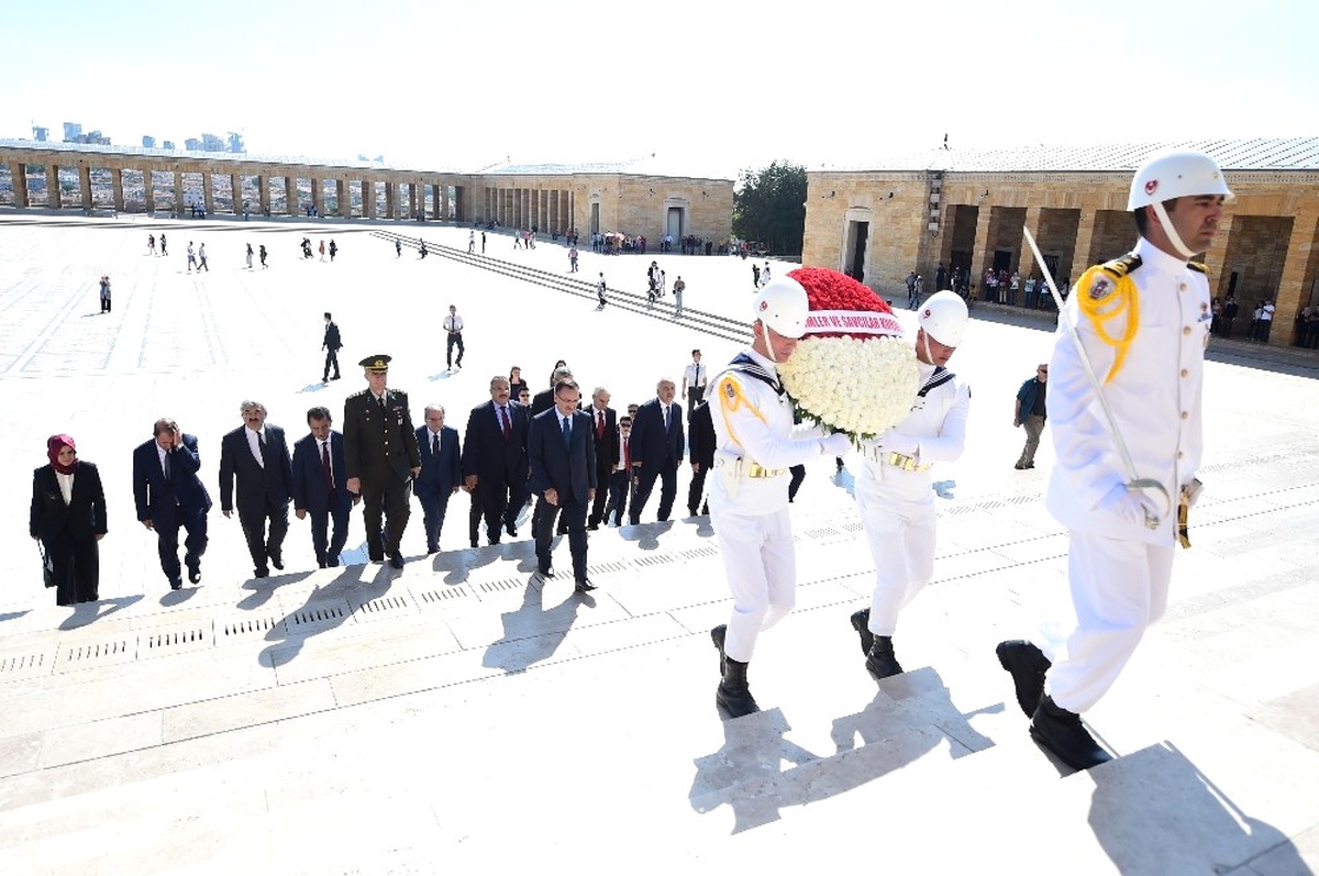 Hakimler ve Savcılar Kurulu Üyeleri Anıtkabir\'i Ziyaret Etti